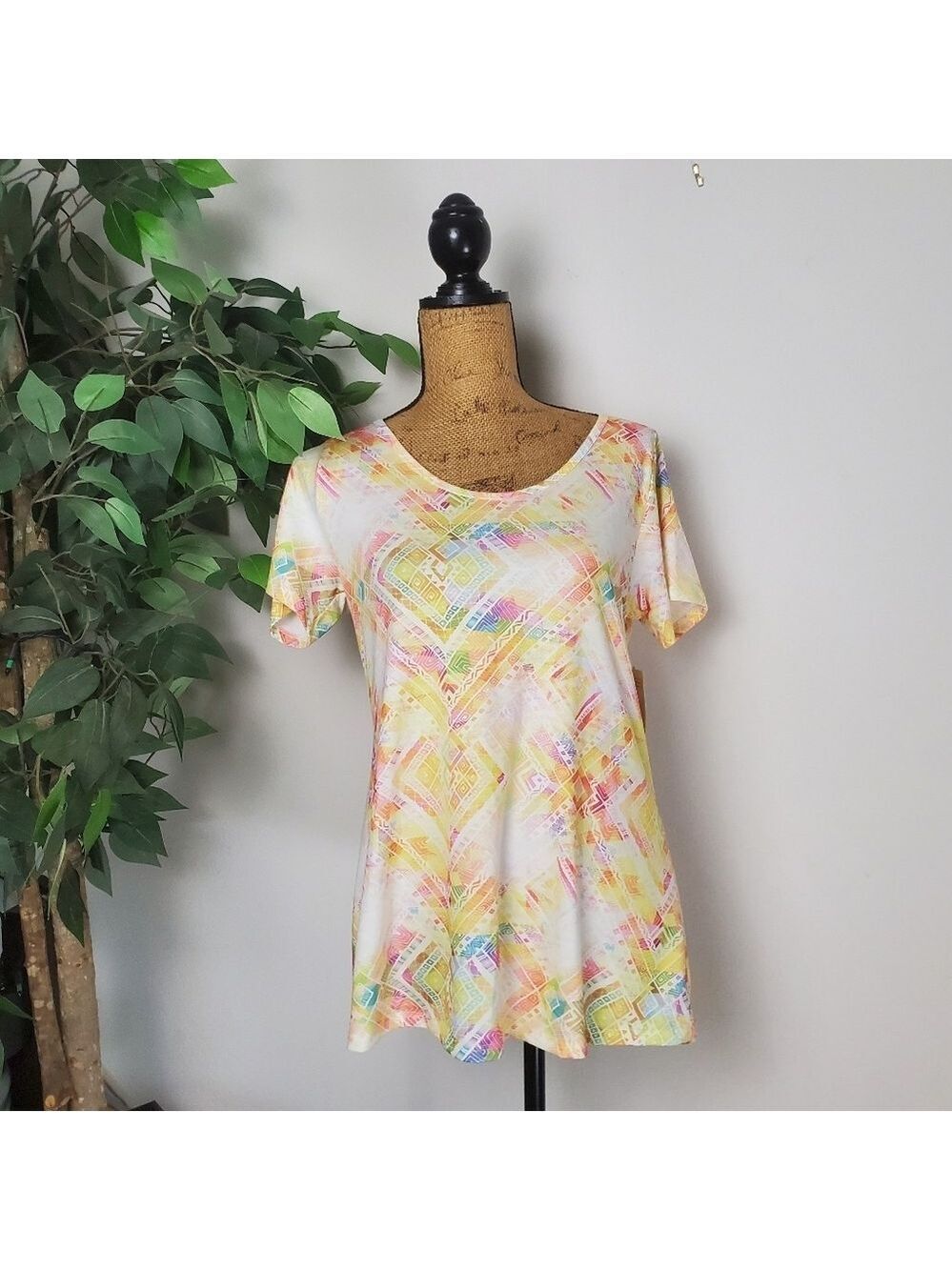 Lularoe Classic Tee Womens Blouse Small Multicolor